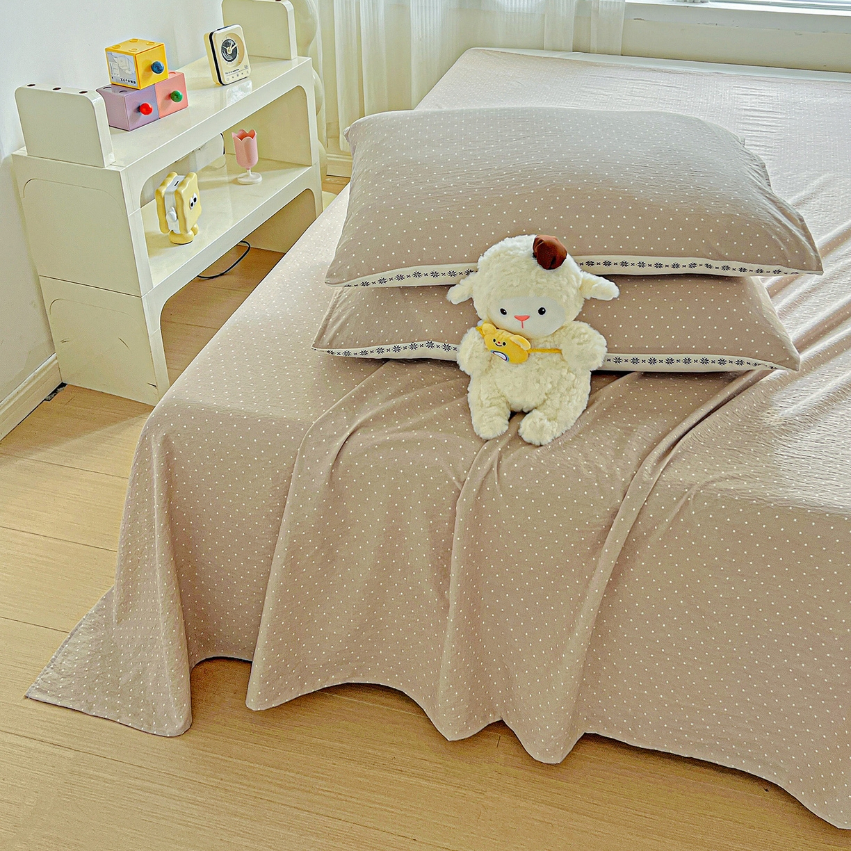 91家纺网 家纺一手货源 找家纺 格真 2025新款A类云感木棉皱皱双层纱床单单床单床单单品床单三件套 波点-巧克力棕