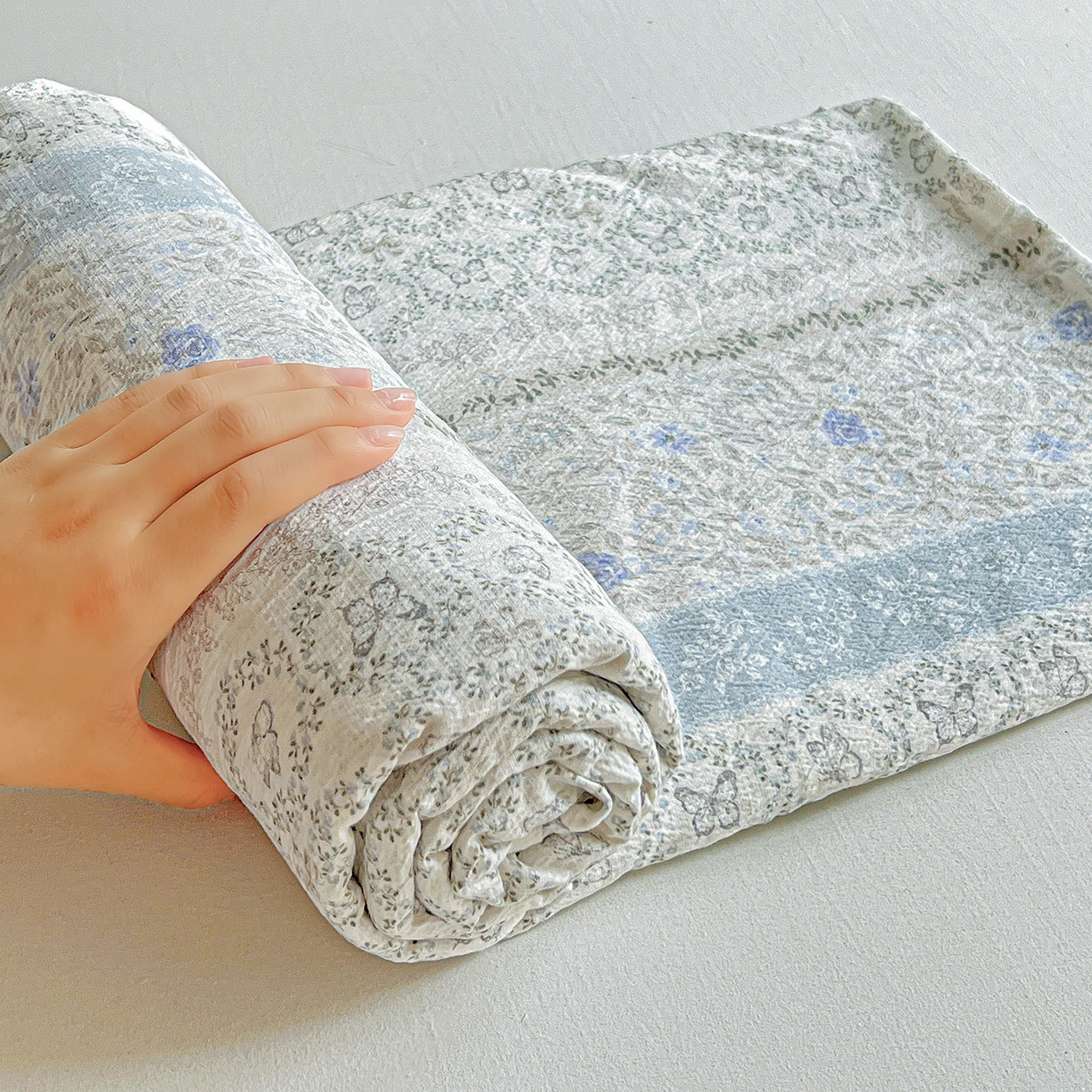 91家纺网 家纺一手货源 找家纺 格真 2025新款A类云感木棉皱皱双层纱床单单床单床单单品床单三件套 蝴蝶印记