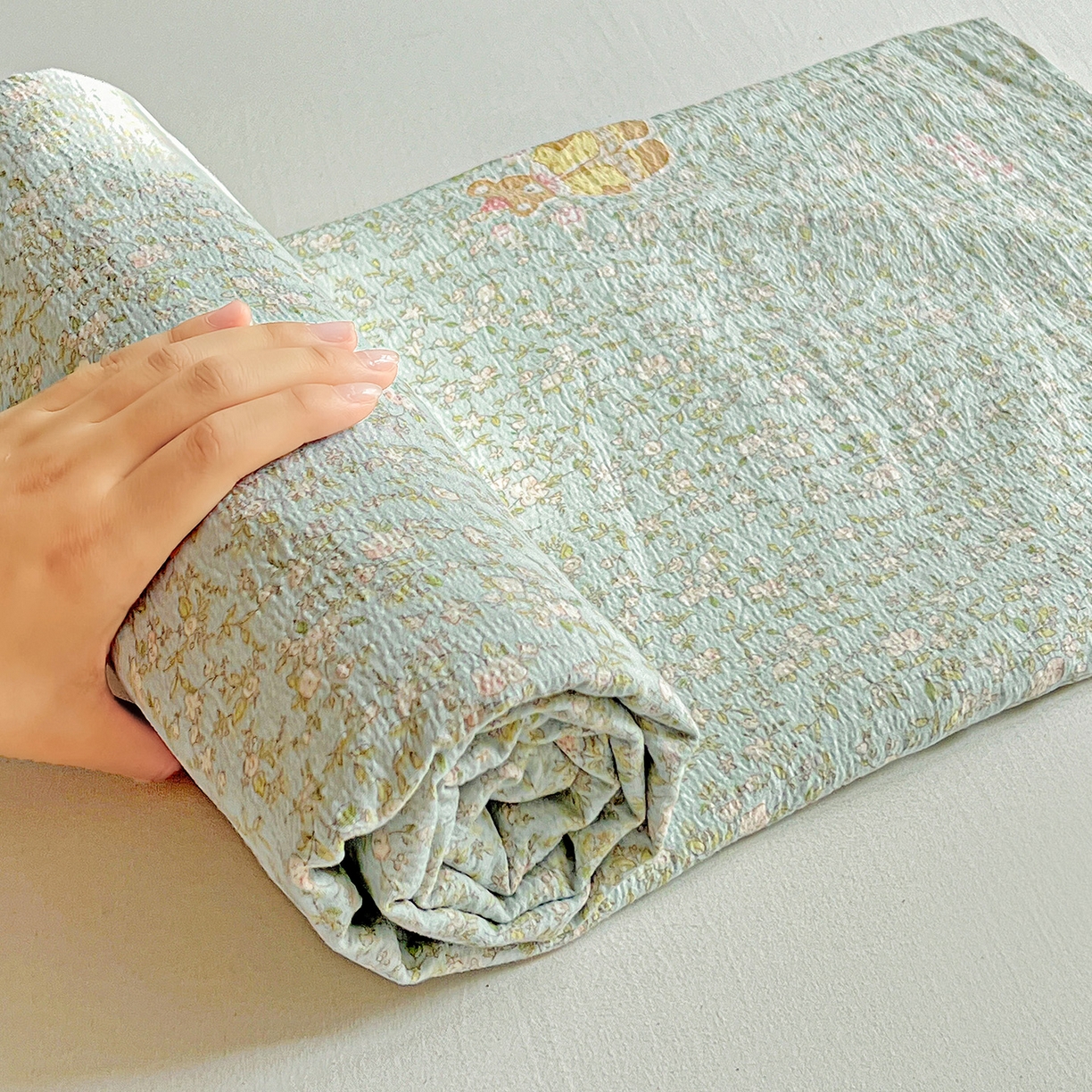 91家纺网 家纺一手货源 找家纺 格真 2025新款A类云感木棉皱皱双层纱床单单床单床单单品床单三件套 香草熊