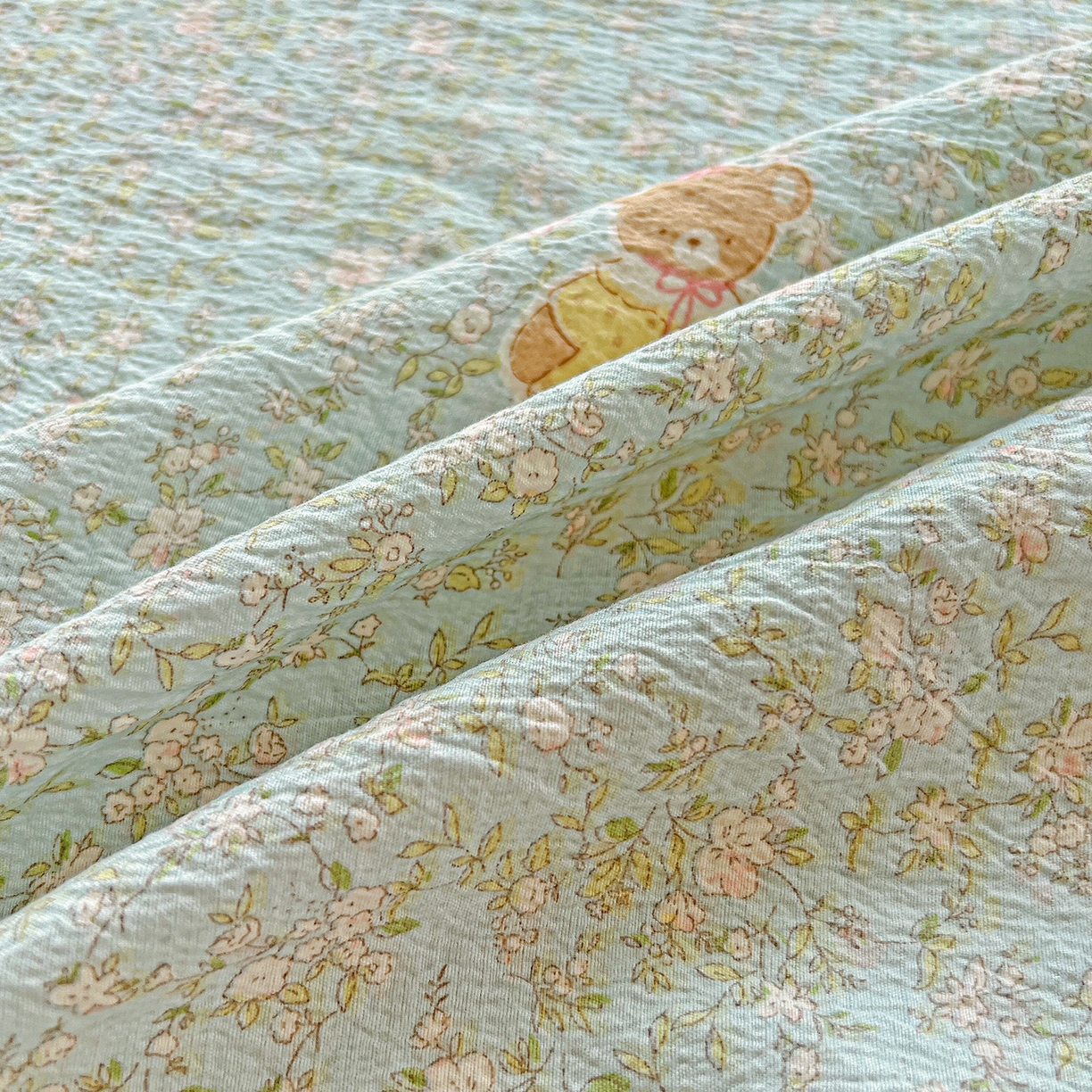 91家纺网 家纺一手货源 找家纺 格真 2025新款A类云感木棉皱皱双层纱床单单床单床单单品床单三件套 香草熊