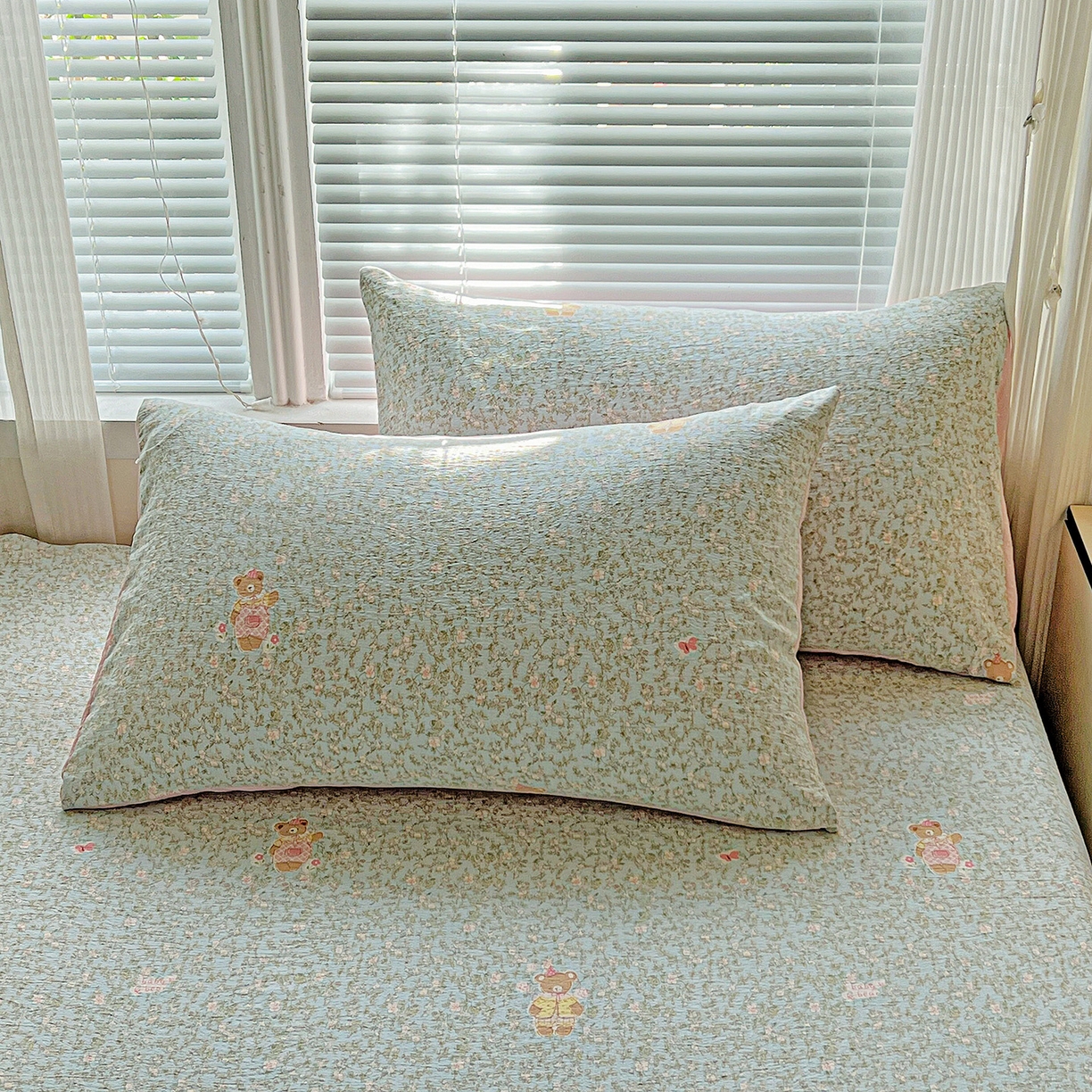 91家纺网 家纺一手货源 找家纺 格真 2025新款A类云感木棉皱皱双层纱床单单床单床单单品床单三件套 香草熊