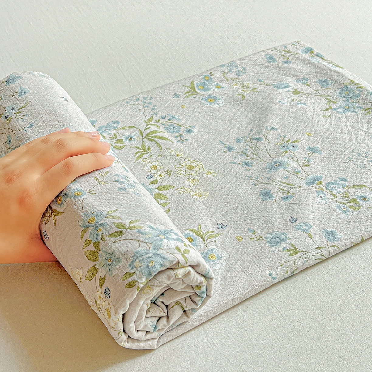 91家纺网 家纺一手货源 找家纺 格真 2025新款A类云感木棉皱皱双层纱床单单床单床单单品床单三件套 长相思兰