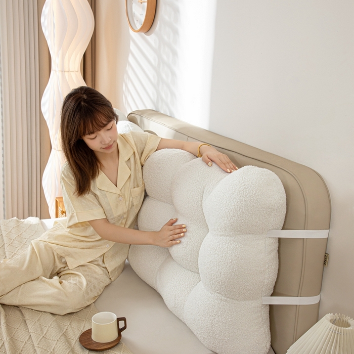 91家纺网 家纺一手货源 找家纺 沐沐家纺 2026新款泰迪绒小雪球床头靠背 小雪球-白色