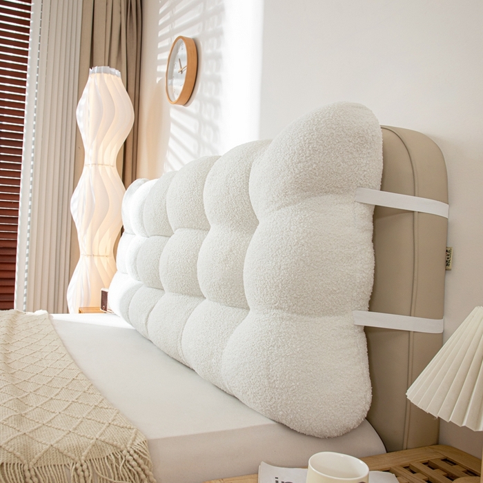 91家纺网 家纺一手货源 找家纺 沐沐家纺 2026新款泰迪绒小雪球床头靠背 小雪球-白色