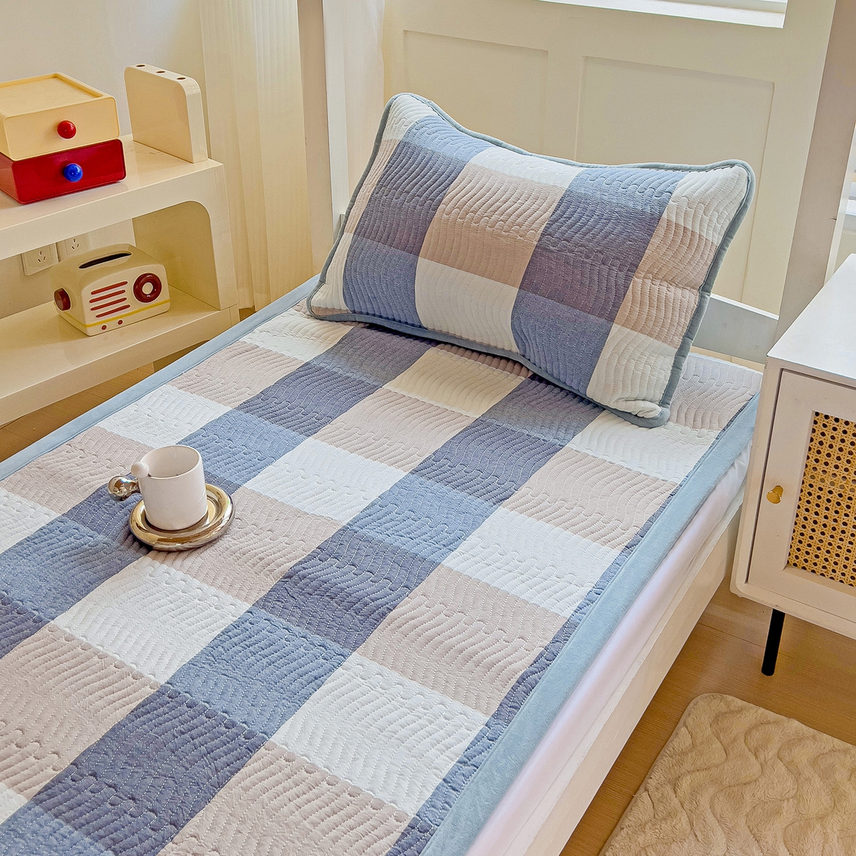 91家纺网 家纺一手货源 找家纺 乐野家居 2025新款开学季 A类全棉水洗棉+宝宝绒学生床盖三件套（多功能被套） 蓝大格