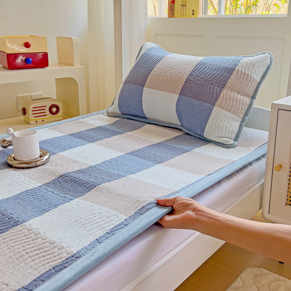 91家纺网 家纺一手货源 找家纺 乐野家居 2025新款开学季 A类全棉水洗棉+宝宝绒学生床盖三件套（多功能被套） 蓝大格