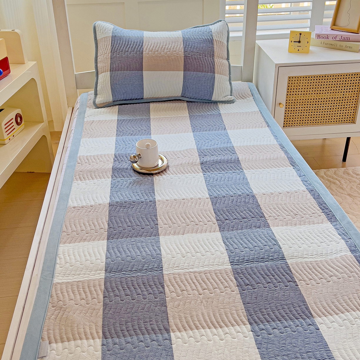 91家纺网 家纺一手货源 找家纺 乐野家居 2025新款开学季 A类全棉水洗棉+宝宝绒学生床盖三件套（多功能被套） 蓝大格