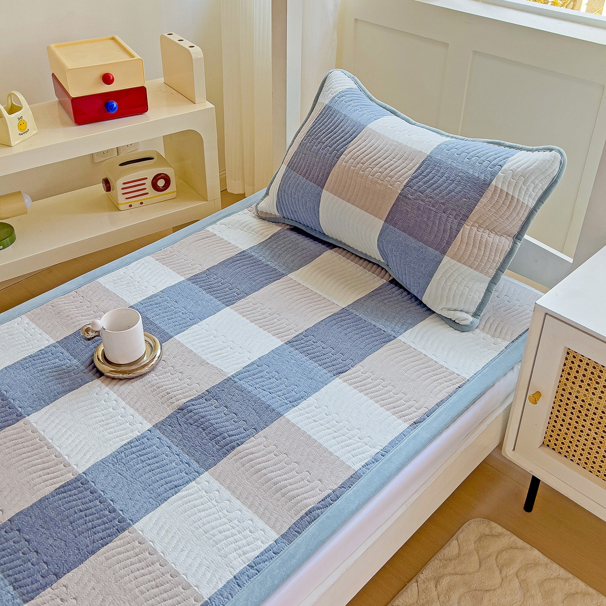 91家纺网 家纺一手货源 找家纺 乐野家居 2025新款开学季 A类全棉水洗棉+宝宝绒学生床盖三件套（多功能被套） 蓝大格