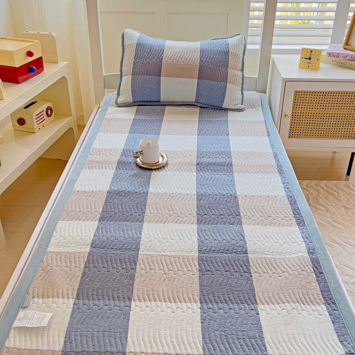 91家纺网 家纺一手货源 找家纺 乐野家居 2025新款开学季 A类全棉水洗棉+宝宝绒学生床盖三件套（多功能被套） 蓝大格