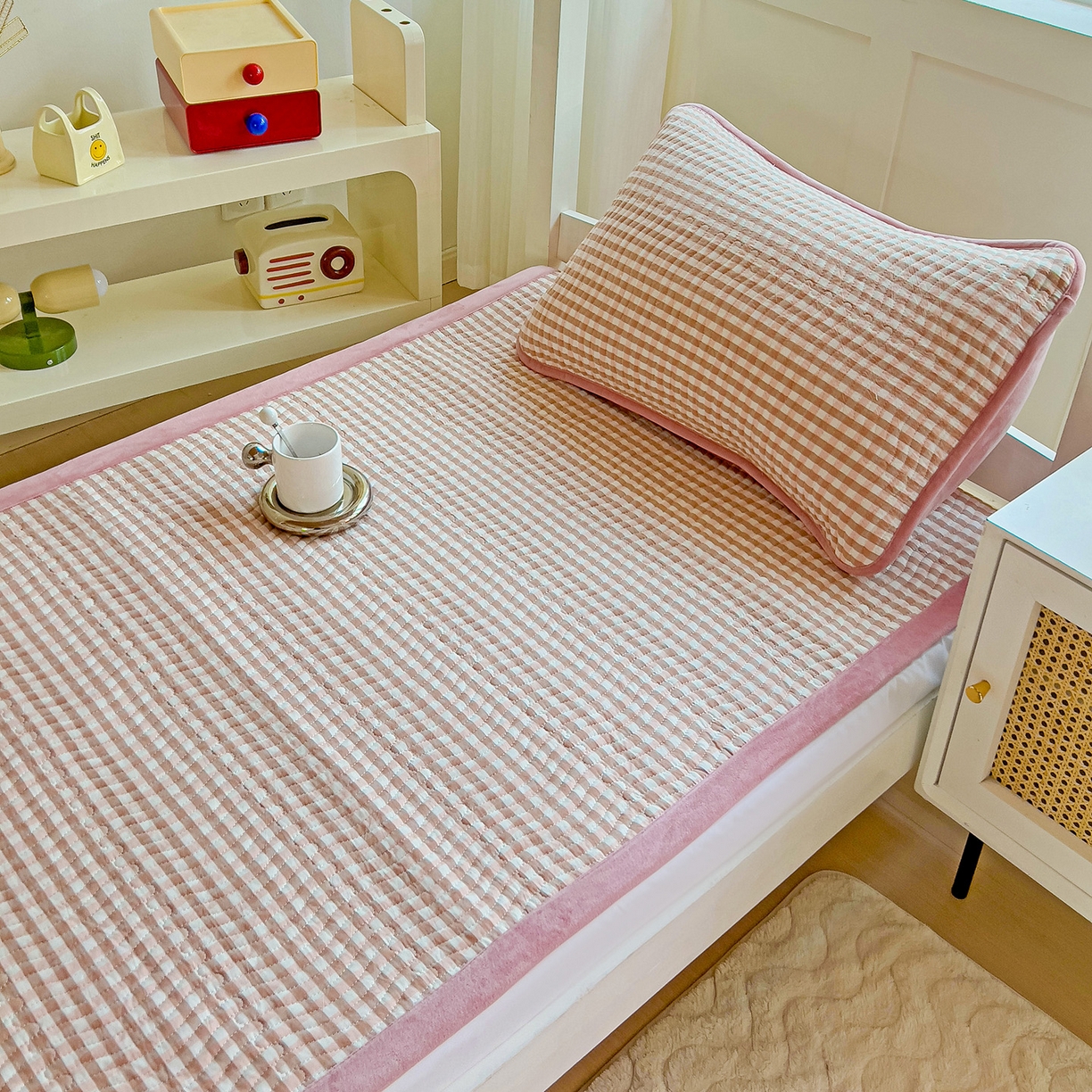 91家纺网 家纺一手货源 找家纺 乐野家居 2025新款开学季 A类全棉水洗棉+宝宝绒学生床盖三件套（多功能被套） 豆沙小格