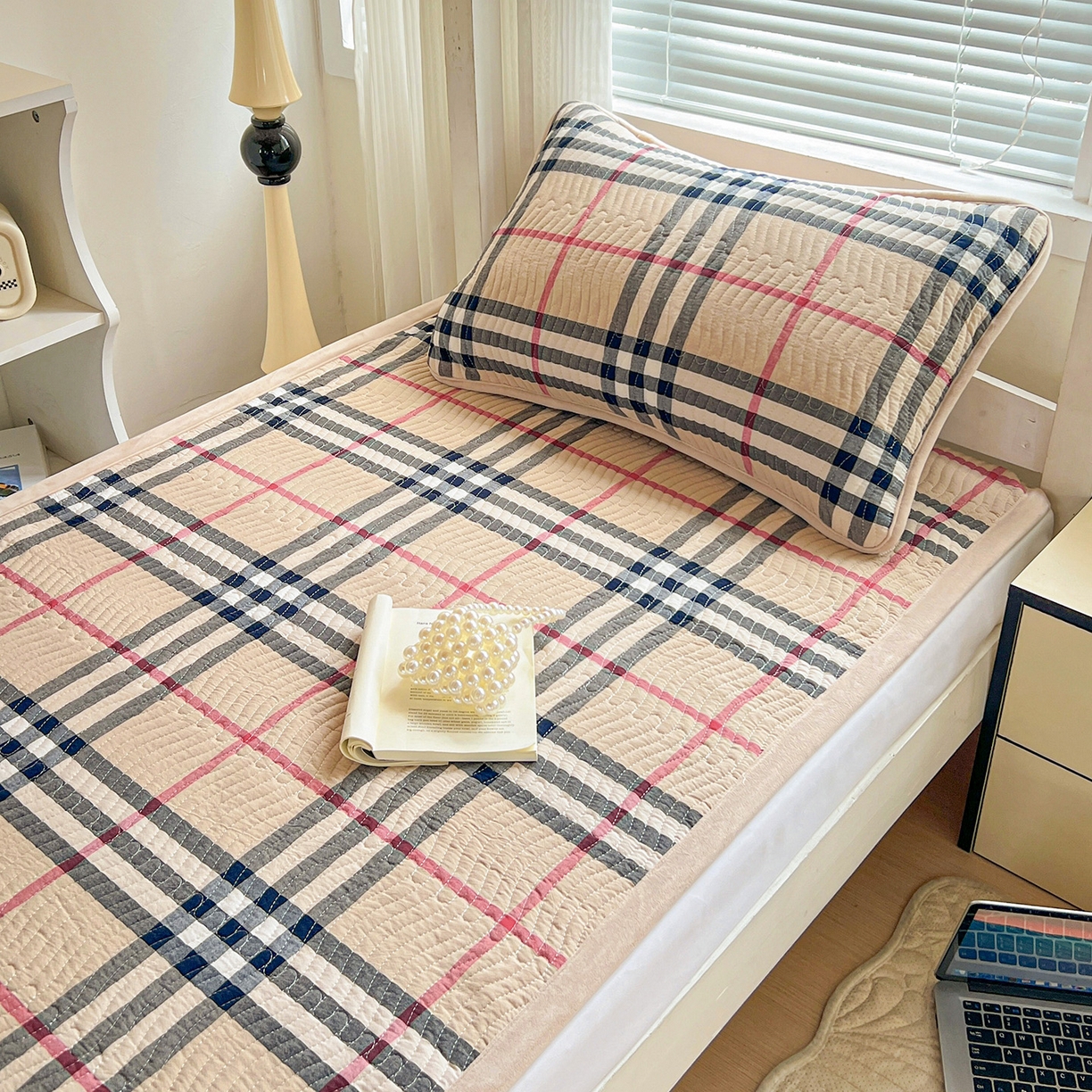 91家纺网 家纺一手货源 找家纺 乐野家居 2025新款开学季 A类全棉水洗棉+宝宝绒学生床盖三件套（多功能被套） 小苏格兰