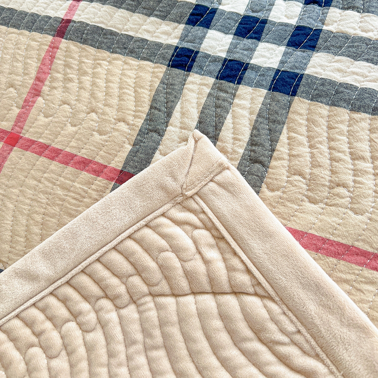 91家纺网 家纺一手货源 找家纺 乐野家居 2025新款开学季 A类全棉水洗棉+宝宝绒学生床盖三件套（多功能被套） 小苏格兰