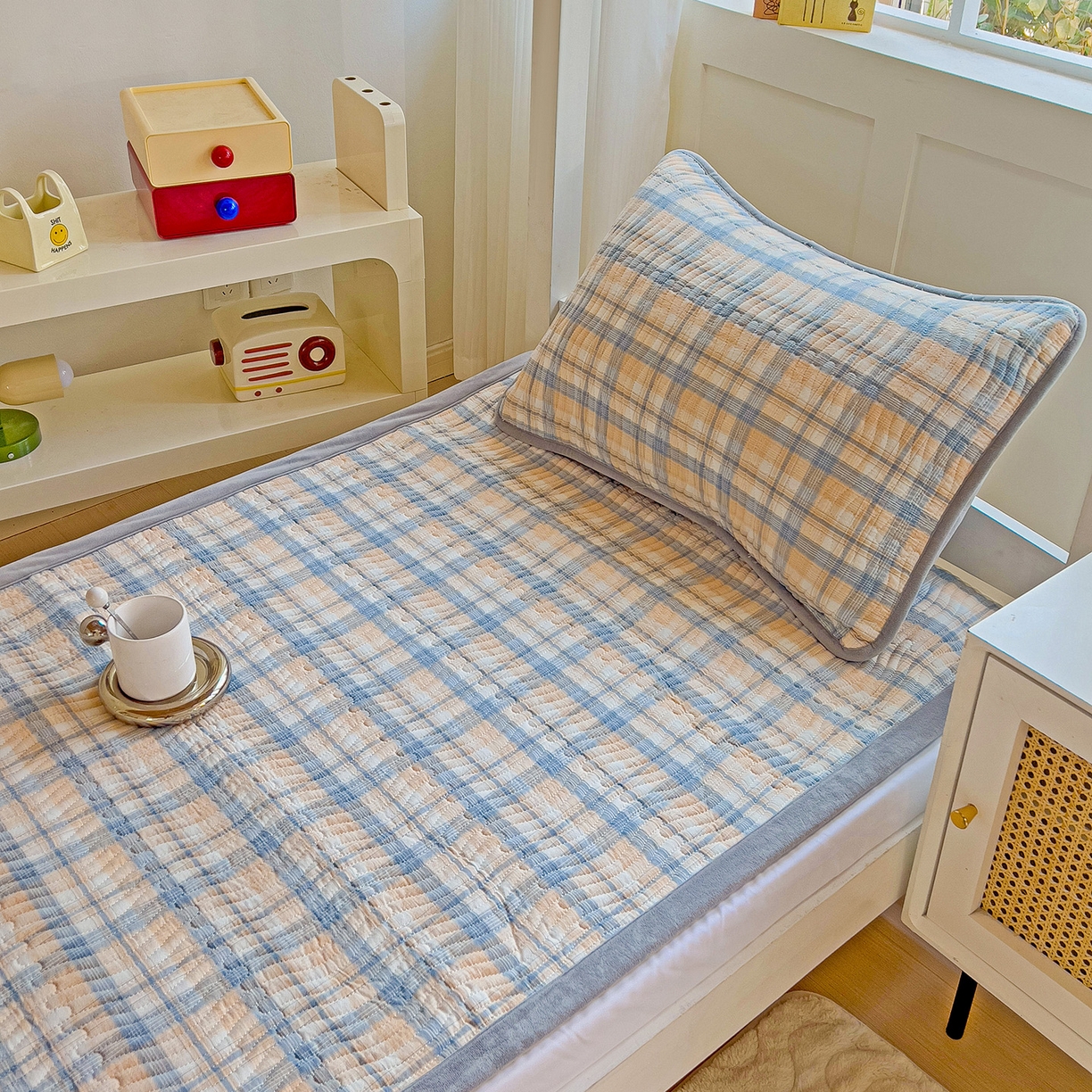 91家纺网 家纺一手货源 找家纺 乐野家居 2025新款开学季 A类全棉水洗棉+宝宝绒学生床盖三件套（多功能被套） 蓝黄中格