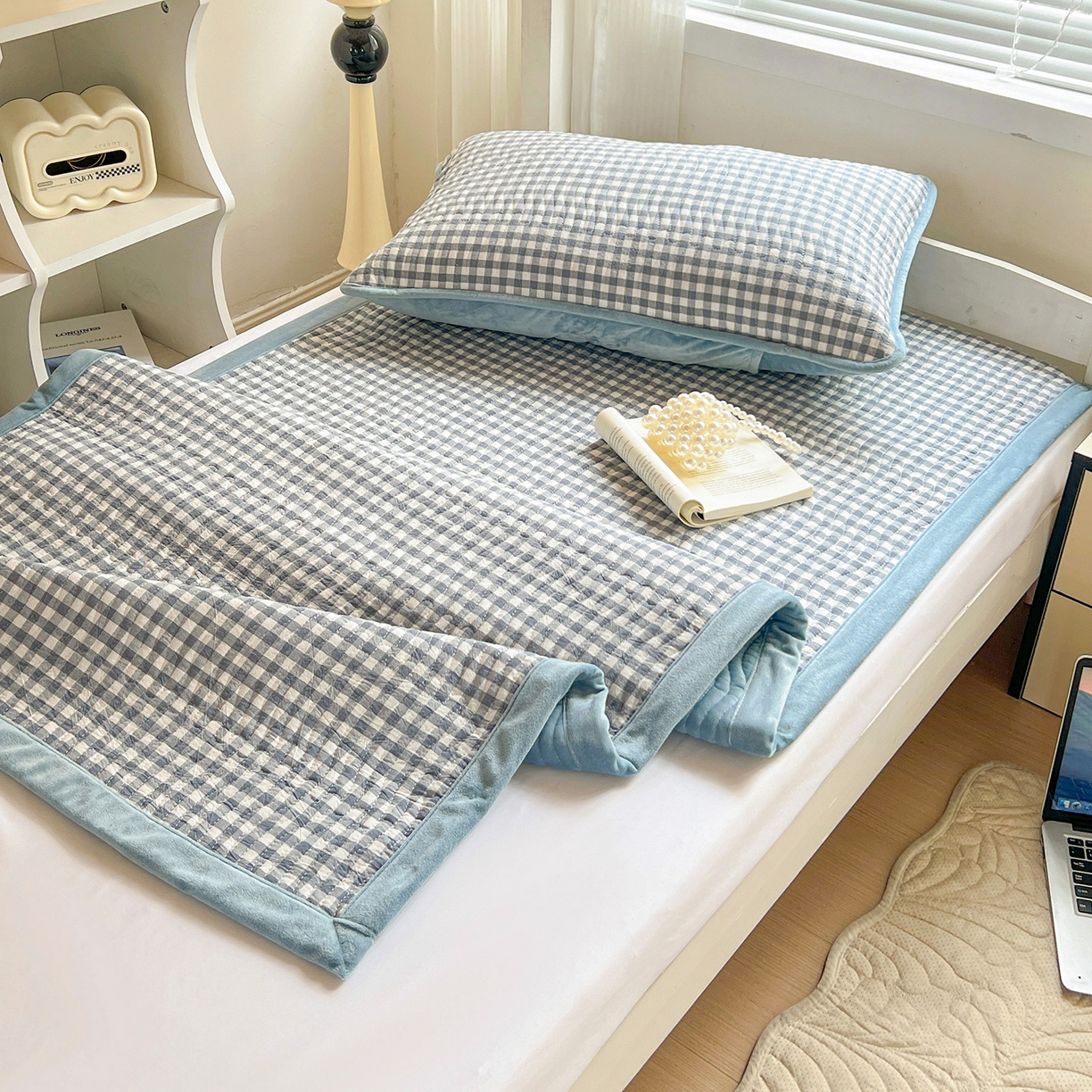 91家纺网 家纺一手货源 找家纺 乐野家居 2025新款开学季 A类全棉水洗棉+宝宝绒学生床盖三件套（多功能被套） 蓝小格