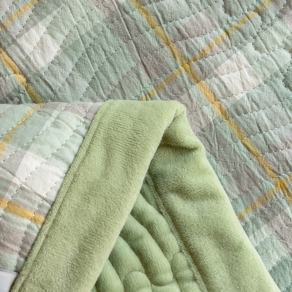 91家纺网 家纺一手货源 找家纺 乐野家居 2025新款开学季 A类全棉水洗棉+宝宝绒学生床盖三件套（多功能被套） 绿中格