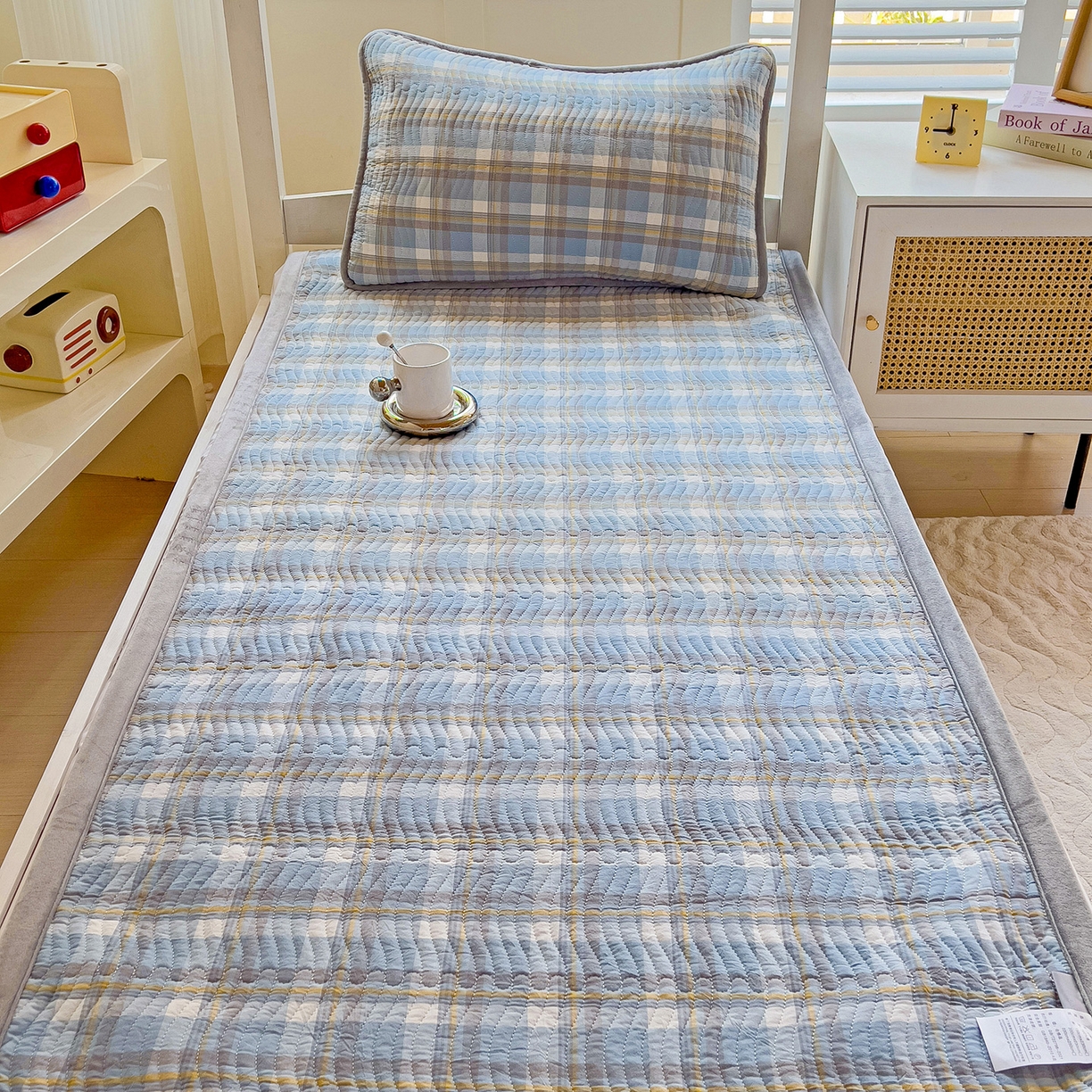 91家纺网 家纺一手货源 找家纺 乐野家居 2025新款开学季 A类全棉水洗棉+宝宝绒学生床盖三件套（多功能被套） 蓝中格