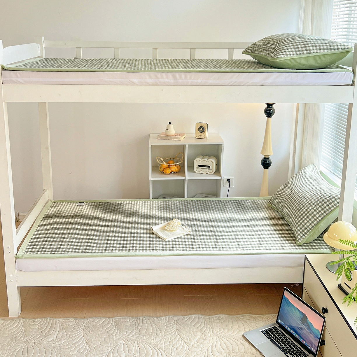 91家纺网 家纺一手货源 找家纺 乐野家居 2025新款开学季 A类全棉水洗棉+宝宝绒学生床盖三件套（多功能被套） 绿小格