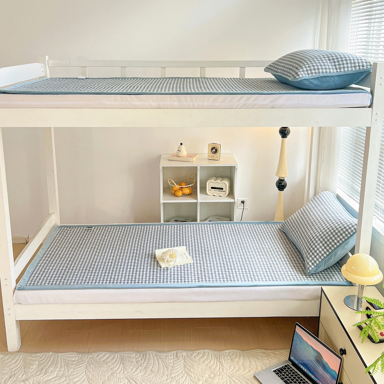 91家纺网 家纺一手货源 找家纺 乐野家居 2025新款开学季 A类全棉水洗棉+宝宝绒学生床盖三件套（多功能被套） 蓝小格