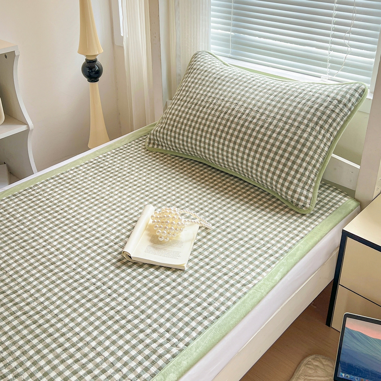 91家纺网 家纺一手货源 找家纺 乐野家居 2025新款开学季 A类全棉水洗棉+宝宝绒学生床盖三件套（多功能被套） 绿小格