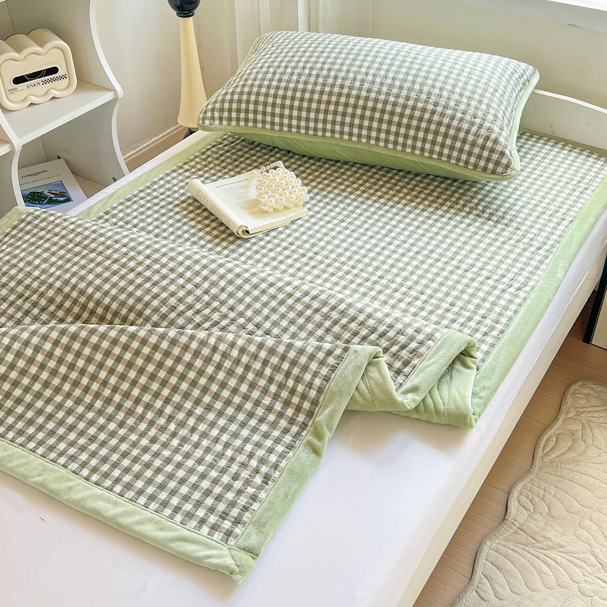 91家纺网 家纺一手货源 找家纺 乐野家居 2025新款开学季 A类全棉水洗棉+宝宝绒学生床盖三件套（多功能被套） 绿小格