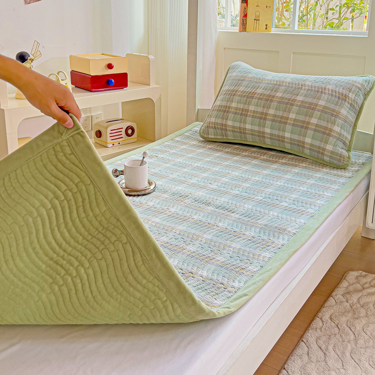 91家纺网 家纺一手货源 找家纺 乐野家居 2025新款开学季 A类全棉水洗棉+宝宝绒学生床盖三件套（多功能被套） 绿中格