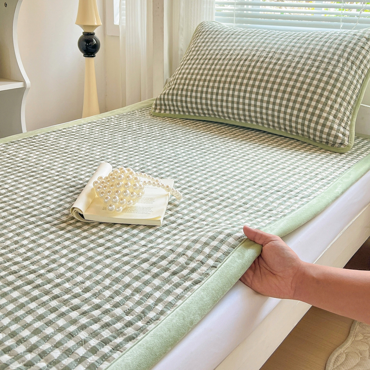 91家纺网 家纺一手货源 找家纺 乐野家居 2025新款开学季 A类全棉水洗棉+宝宝绒学生床盖三件套（多功能被套） 绿小格