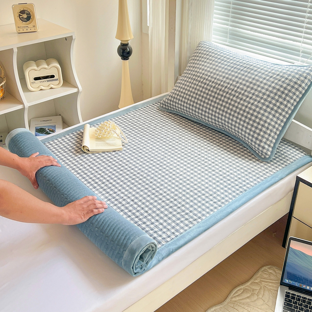 91家纺网 家纺一手货源 找家纺 乐野家居 2025新款开学季 A类全棉水洗棉+宝宝绒学生床盖三件套（多功能被套） 蓝小格