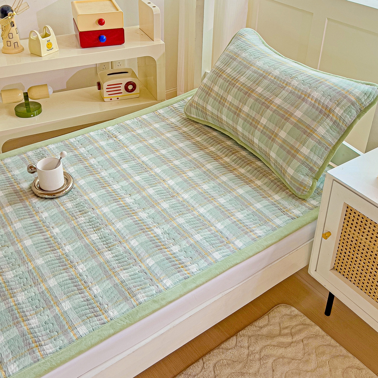 91家纺网 家纺一手货源 找家纺 乐野家居 2025新款开学季 A类全棉水洗棉+宝宝绒学生床盖三件套（多功能被套） 绿中格