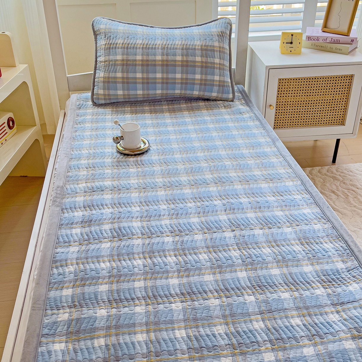 91家纺网 家纺一手货源 找家纺 乐野家居 2025新款开学季 A类全棉水洗棉+宝宝绒学生床盖三件套（多功能被套） 蓝中格