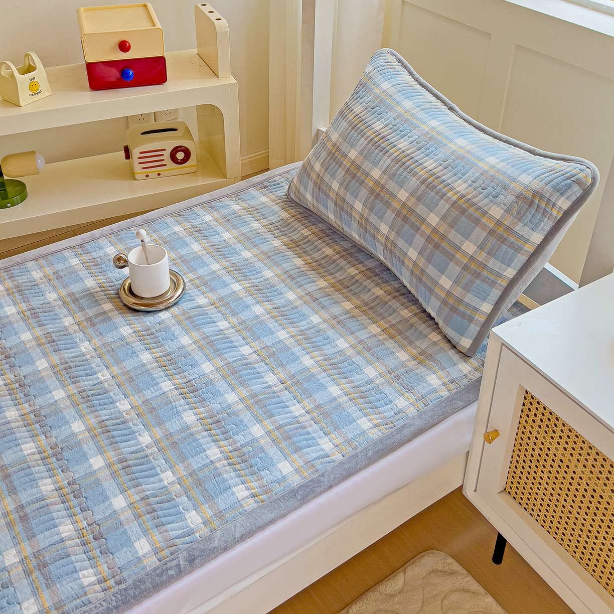 91家纺网 家纺一手货源 找家纺 乐野家居 2025新款开学季 A类全棉水洗棉+宝宝绒学生床盖三件套（多功能被套） 蓝中格