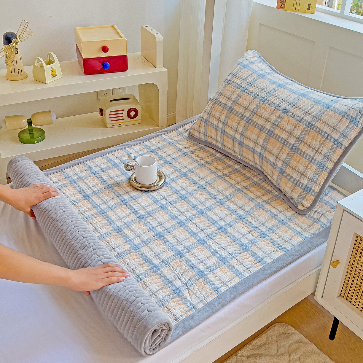 91家纺网 家纺一手货源 找家纺 乐野家居 2025新款开学季 A类全棉水洗棉+宝宝绒学生床盖三件套（多功能被套） 蓝黄中格