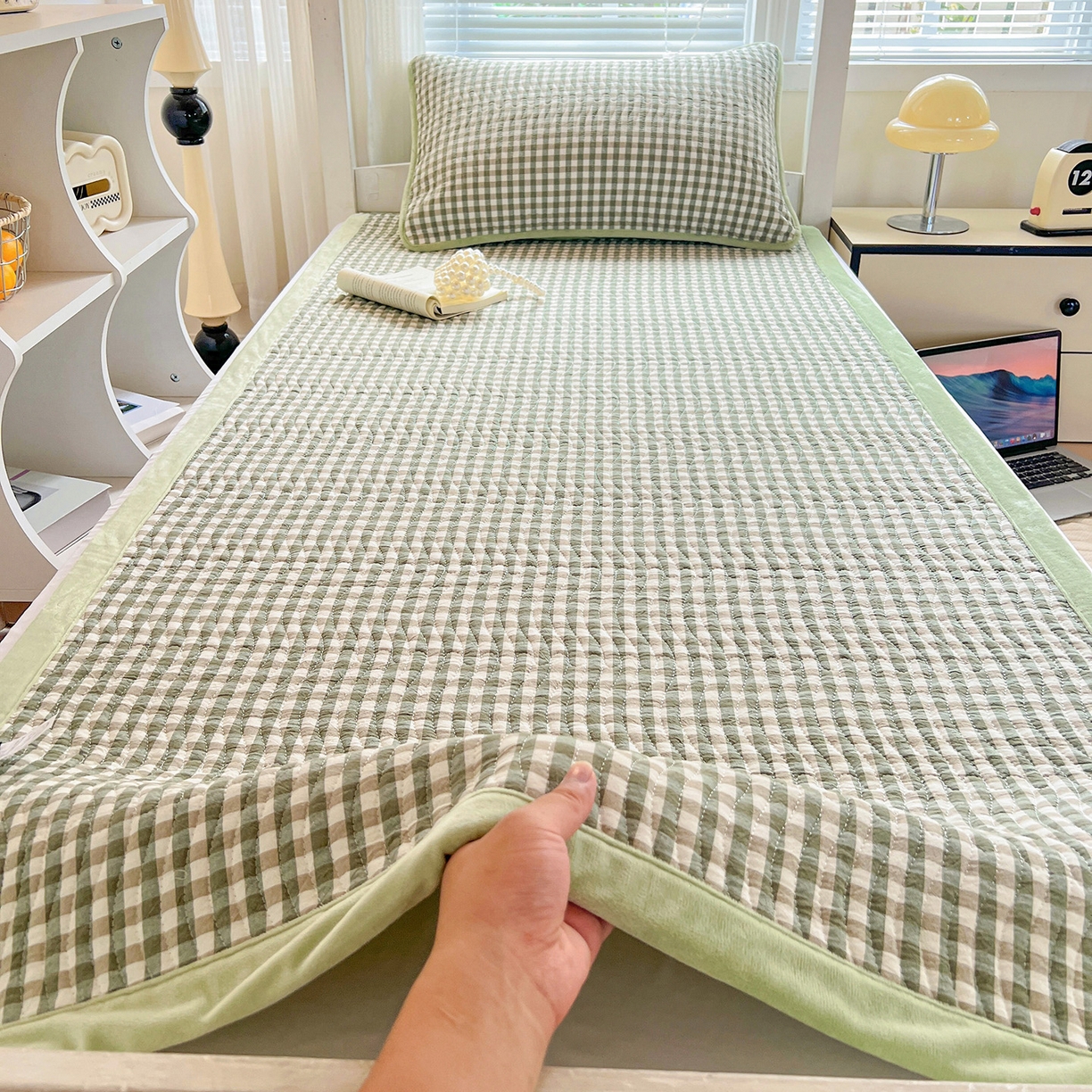 91家纺网 家纺一手货源 找家纺 乐野家居 2025新款开学季 A类全棉水洗棉+宝宝绒学生床盖三件套（多功能被套） 绿小格