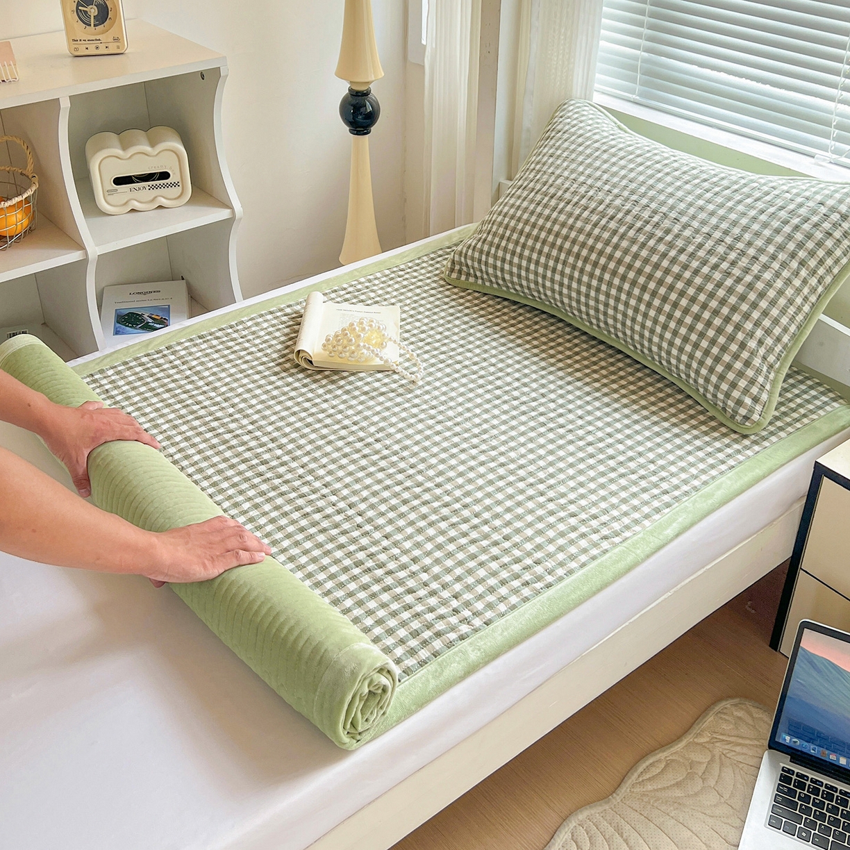 91家纺网 家纺一手货源 找家纺 乐野家居 2025新款开学季 A类全棉水洗棉+宝宝绒学生床盖三件套（多功能被套） 绿小格