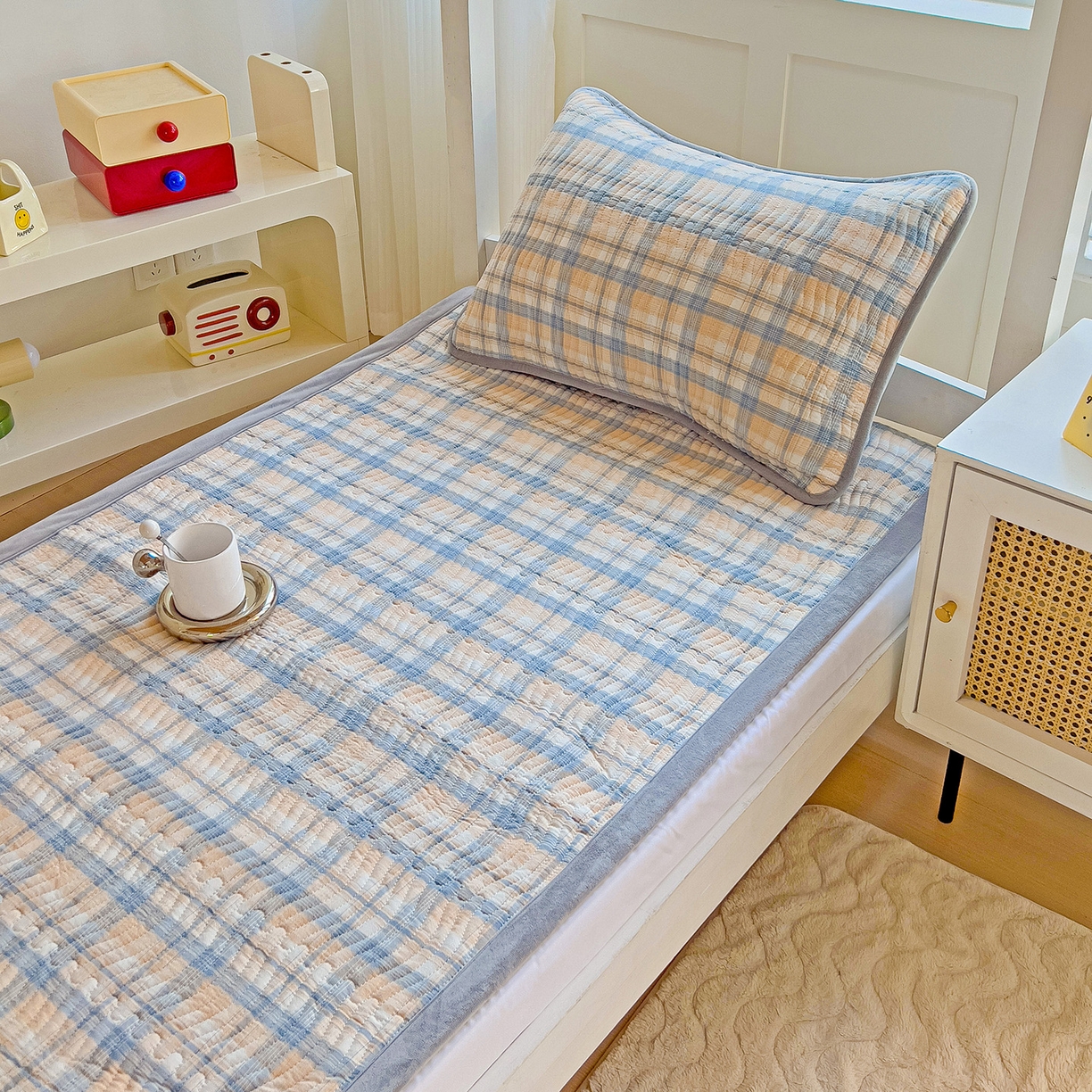 91家纺网 家纺一手货源 找家纺 乐野家居 2025新款开学季 A类全棉水洗棉+宝宝绒学生床盖三件套（多功能被套） 蓝黄中格