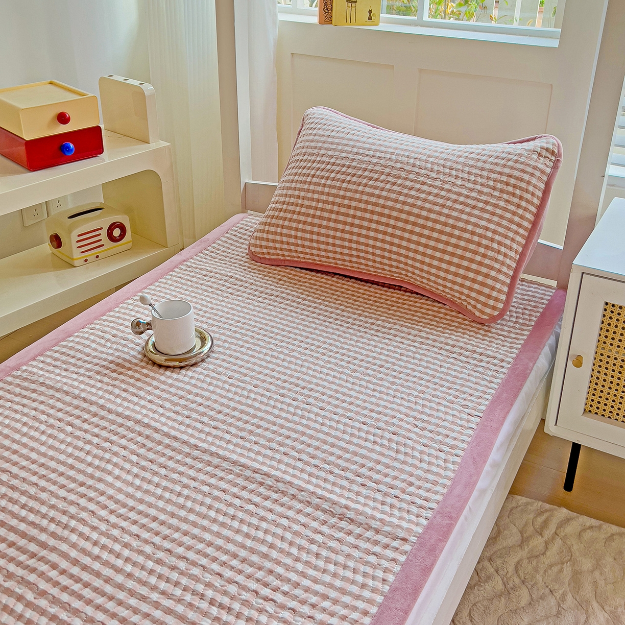 91家纺网 家纺一手货源 找家纺 乐野家居 2025新款开学季 A类全棉水洗棉+宝宝绒学生床盖三件套（多功能被套） 豆沙小格