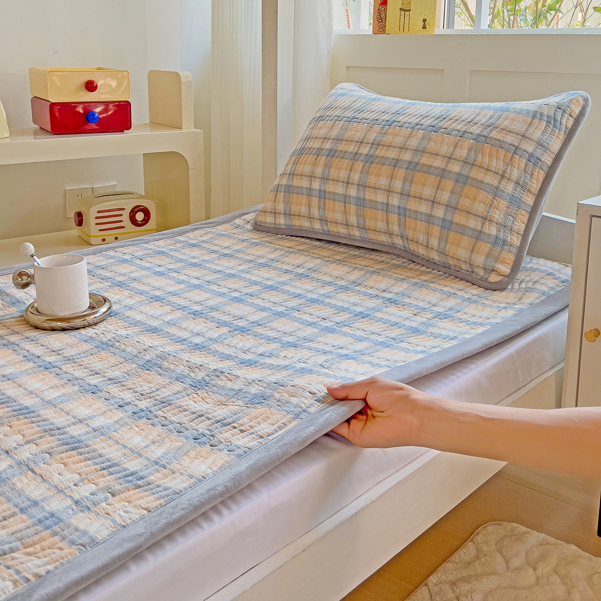 91家纺网 家纺一手货源 找家纺 乐野家居 2025新款开学季 A类全棉水洗棉+宝宝绒学生床盖三件套（多功能被套） 蓝黄中格