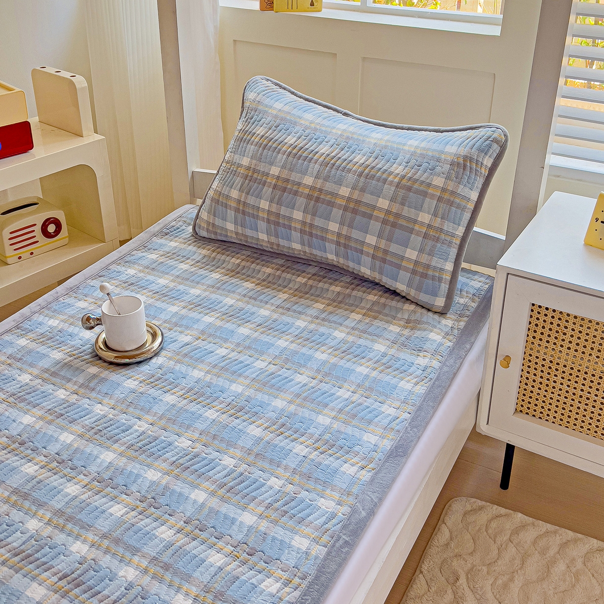 91家纺网 家纺一手货源 找家纺 乐野家居 2025新款开学季 A类全棉水洗棉+宝宝绒学生床盖三件套（多功能被套） 蓝中格