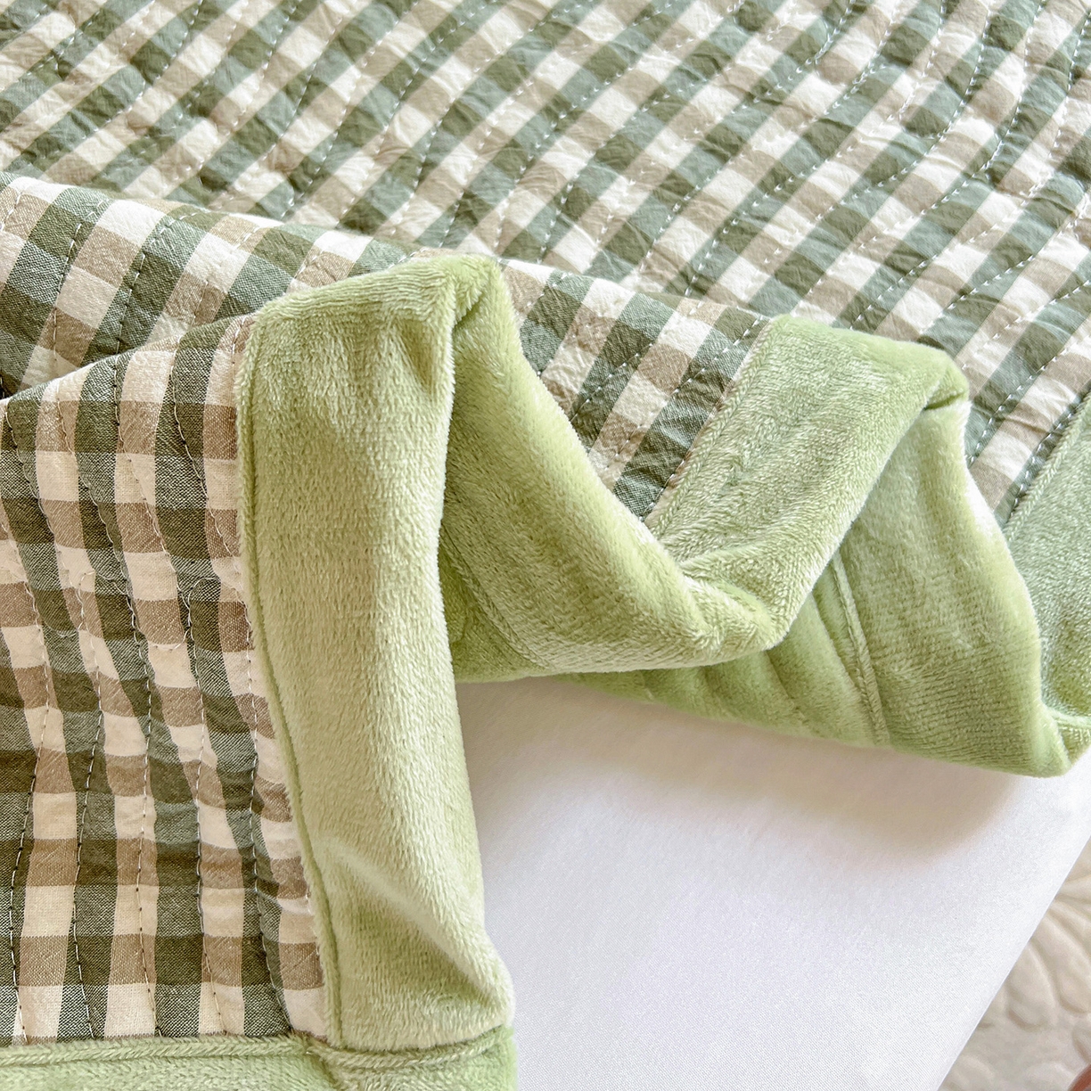 91家纺网 家纺一手货源 找家纺 乐野家居 2025新款开学季 A类全棉水洗棉+宝宝绒学生床盖三件套（多功能被套） 绿小格