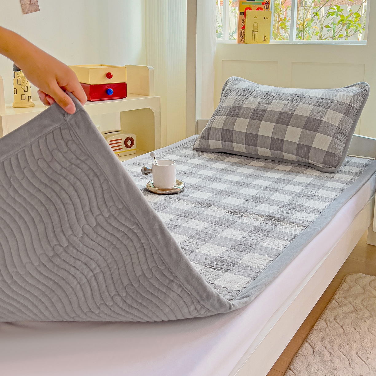 91家纺网 家纺一手货源 找家纺 乐野家居 2025新款开学季 A类全棉水洗棉+宝宝绒学生床盖三件套（多功能被套） 灰中格