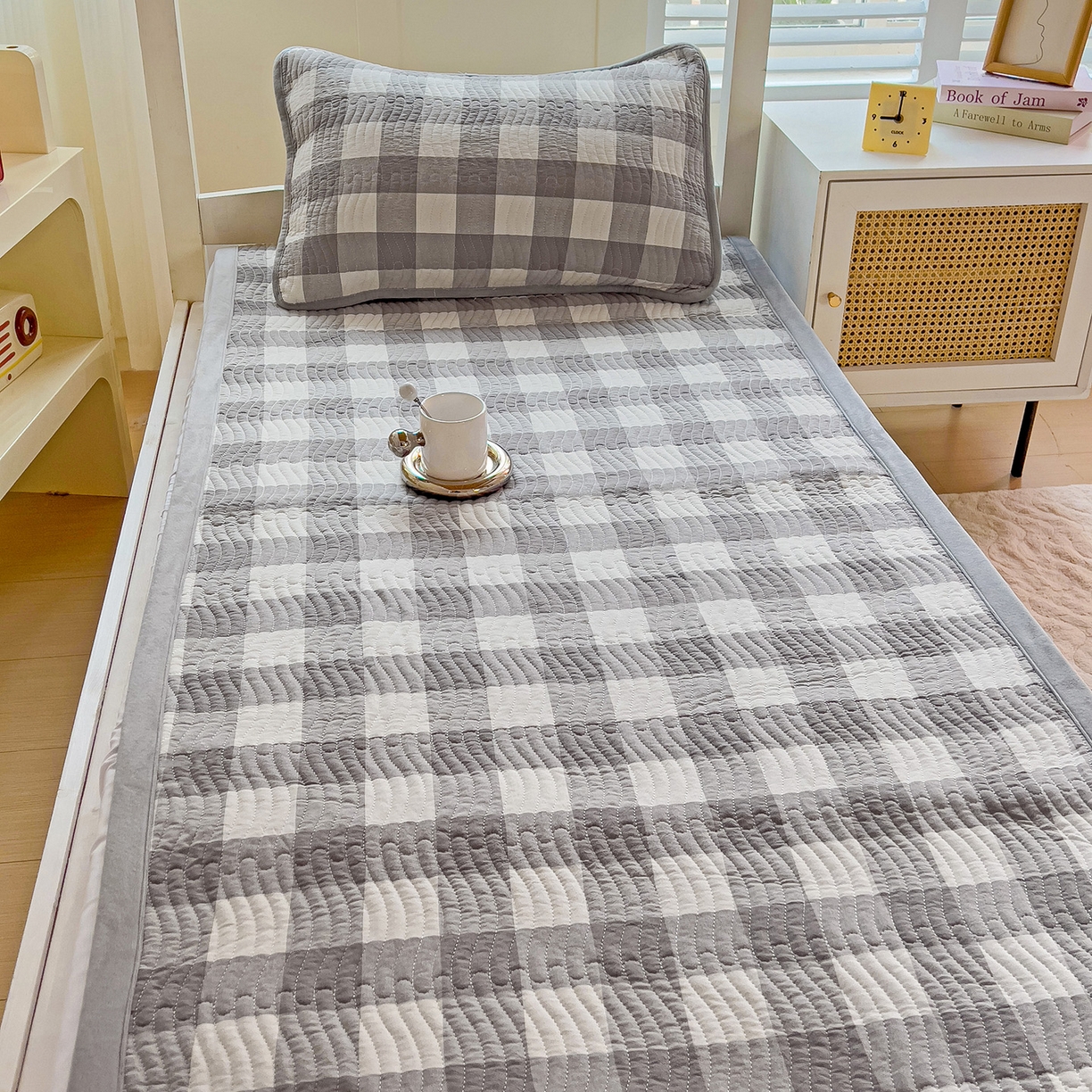 91家纺网 家纺一手货源 找家纺 乐野家居 2025新款开学季 A类全棉水洗棉+宝宝绒学生床盖三件套（多功能被套） 灰中格