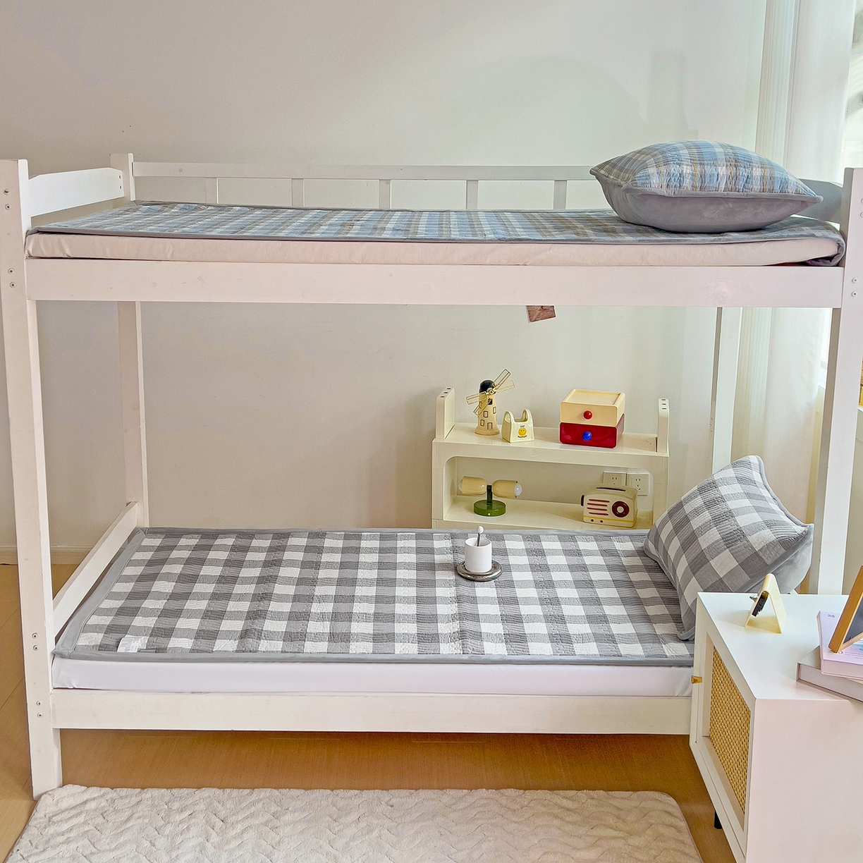 91家纺网 家纺一手货源 找家纺 乐野家居 2025新款开学季 A类全棉水洗棉+宝宝绒学生床盖三件套（多功能被套） 灰中格