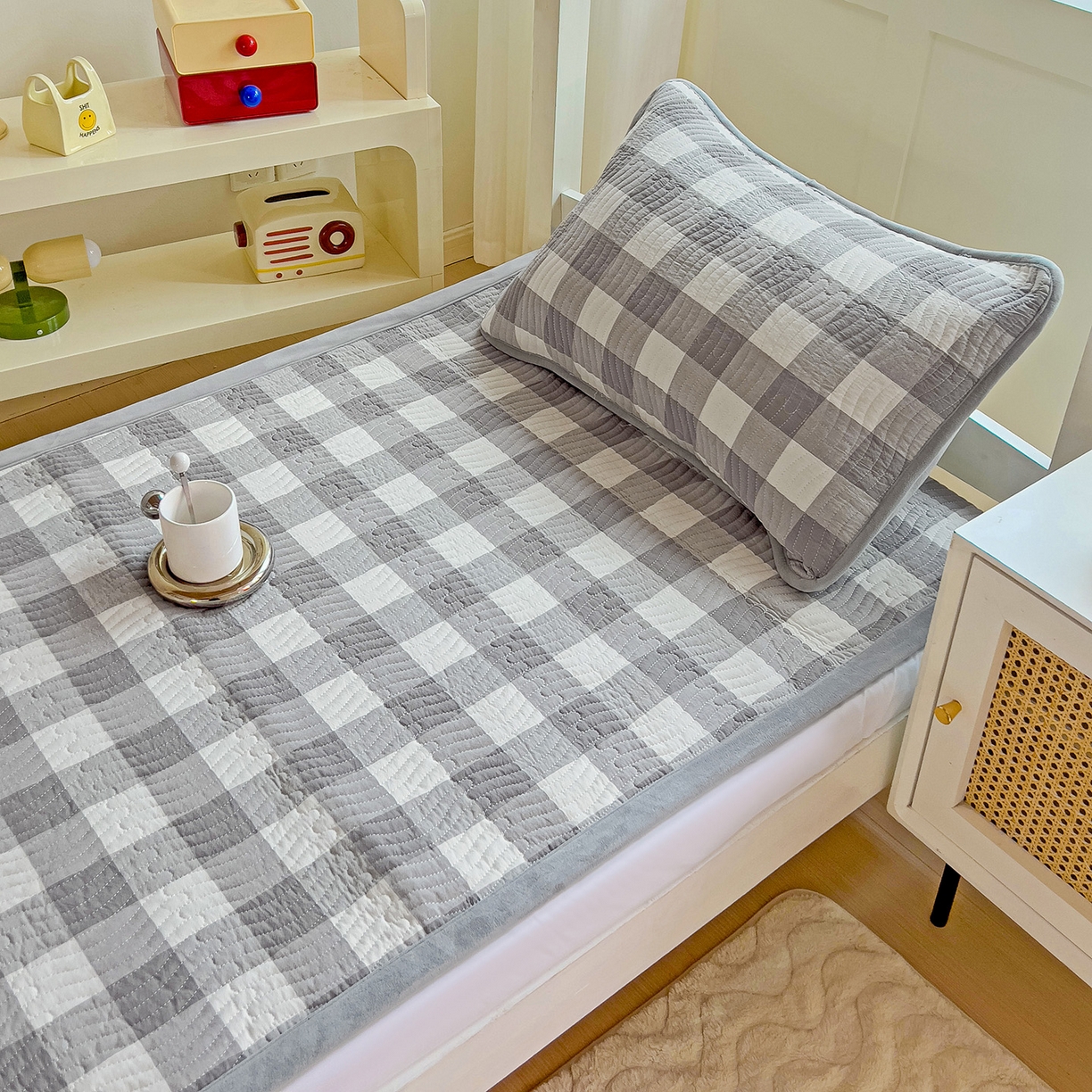 91家纺网 家纺一手货源 找家纺 乐野家居 2025新款开学季 A类全棉水洗棉+宝宝绒学生床盖三件套（多功能被套） 灰中格