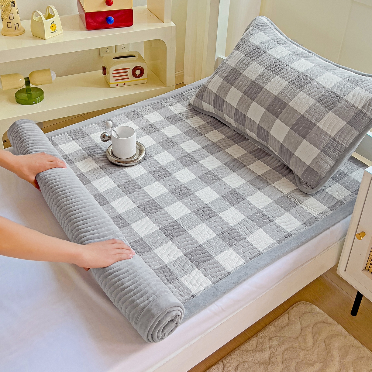 91家纺网 家纺一手货源 找家纺 乐野家居 2025新款开学季 A类全棉水洗棉+宝宝绒学生床盖三件套（多功能被套） 灰中格