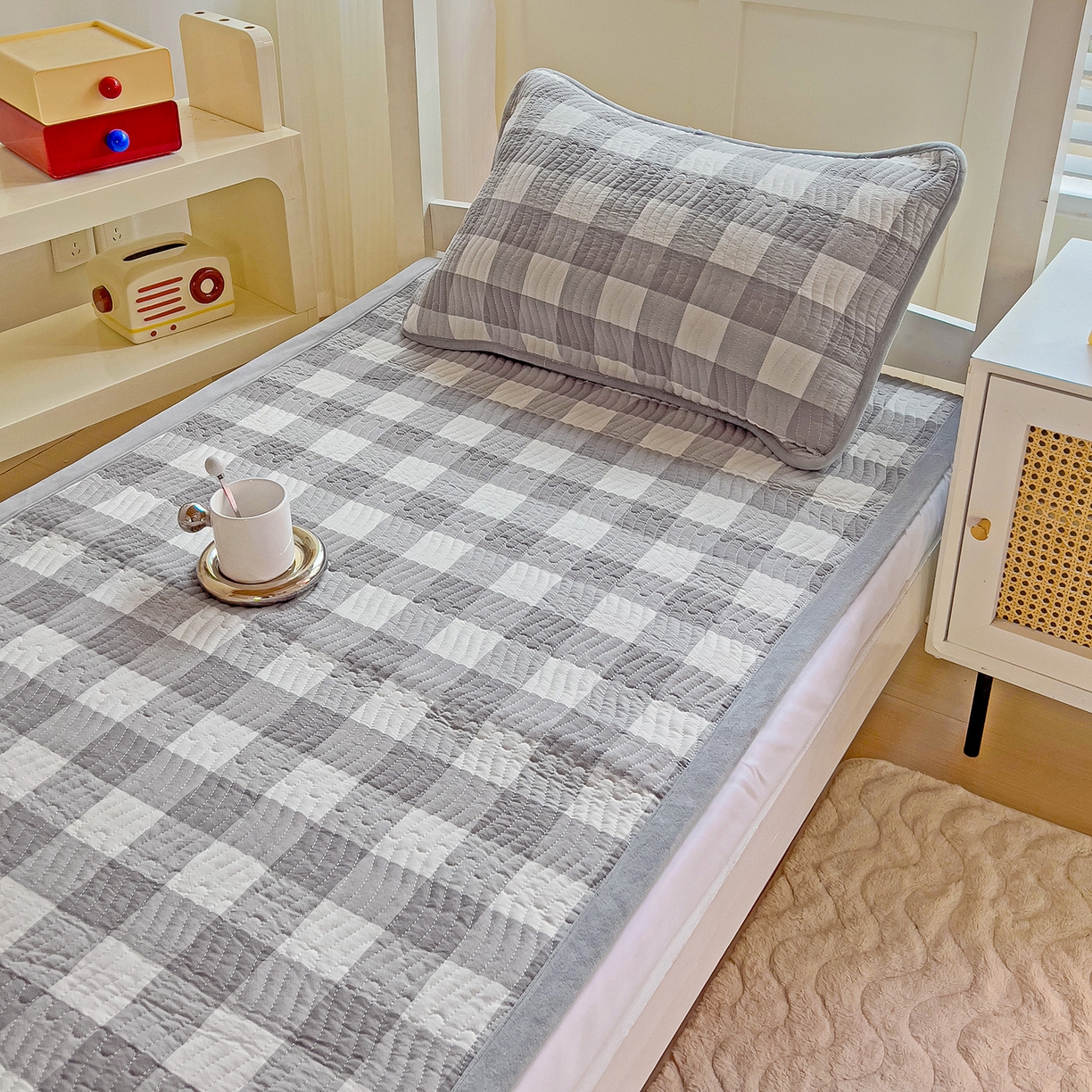 91家纺网 家纺一手货源 找家纺 乐野家居 2025新款开学季 A类全棉水洗棉+宝宝绒学生床盖三件套（多功能被套） 灰中格