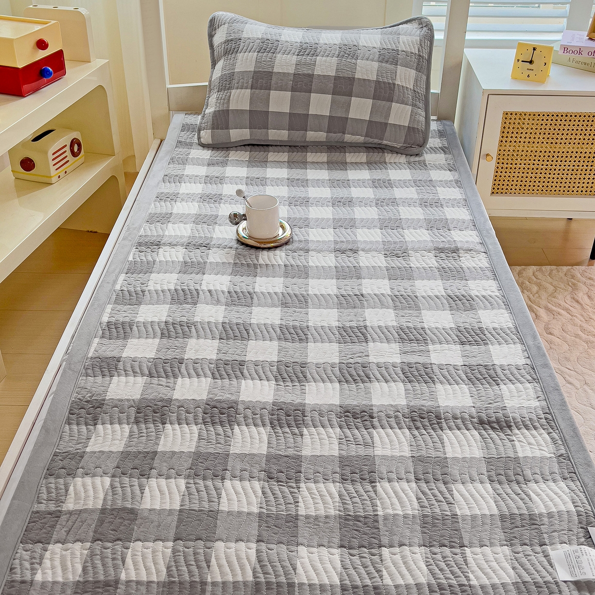 91家纺网 家纺一手货源 找家纺 乐野家居 2025新款开学季 A类全棉水洗棉+宝宝绒学生床盖三件套（多功能被套） 灰中格