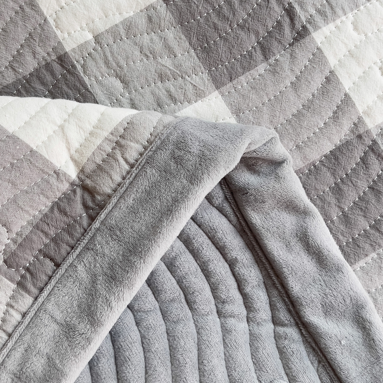 91家纺网 家纺一手货源 找家纺 乐野家居 2025新款开学季 A类全棉水洗棉+宝宝绒学生床盖三件套（多功能被套） 灰中格