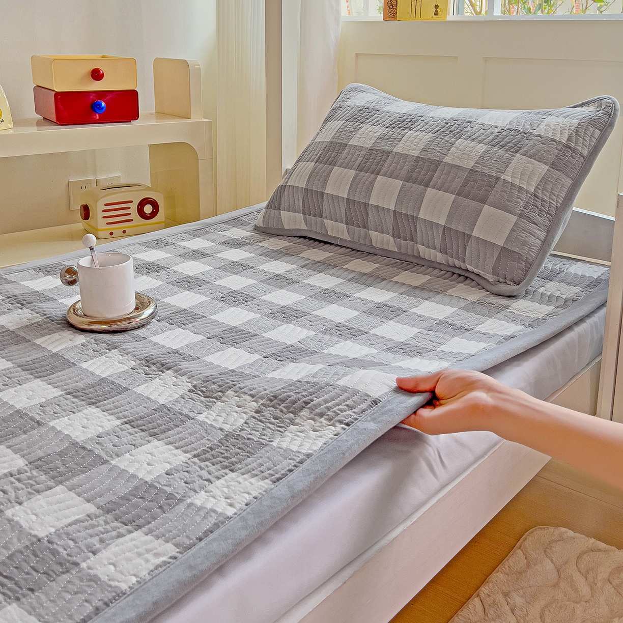 91家纺网 家纺一手货源 找家纺 乐野家居 2025新款开学季 A类全棉水洗棉+宝宝绒学生床盖三件套（多功能被套） 灰中格