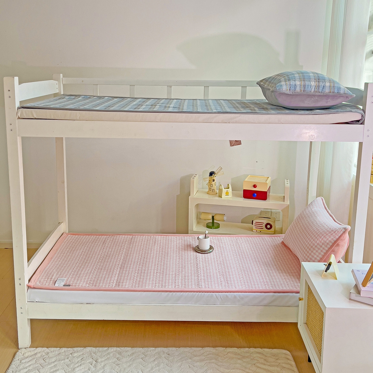 91家纺网 家纺一手货源 找家纺 乐野家居 2025新款开学季 A类全棉水洗棉+宝宝绒学生床盖三件套（多功能被套） 粉小格