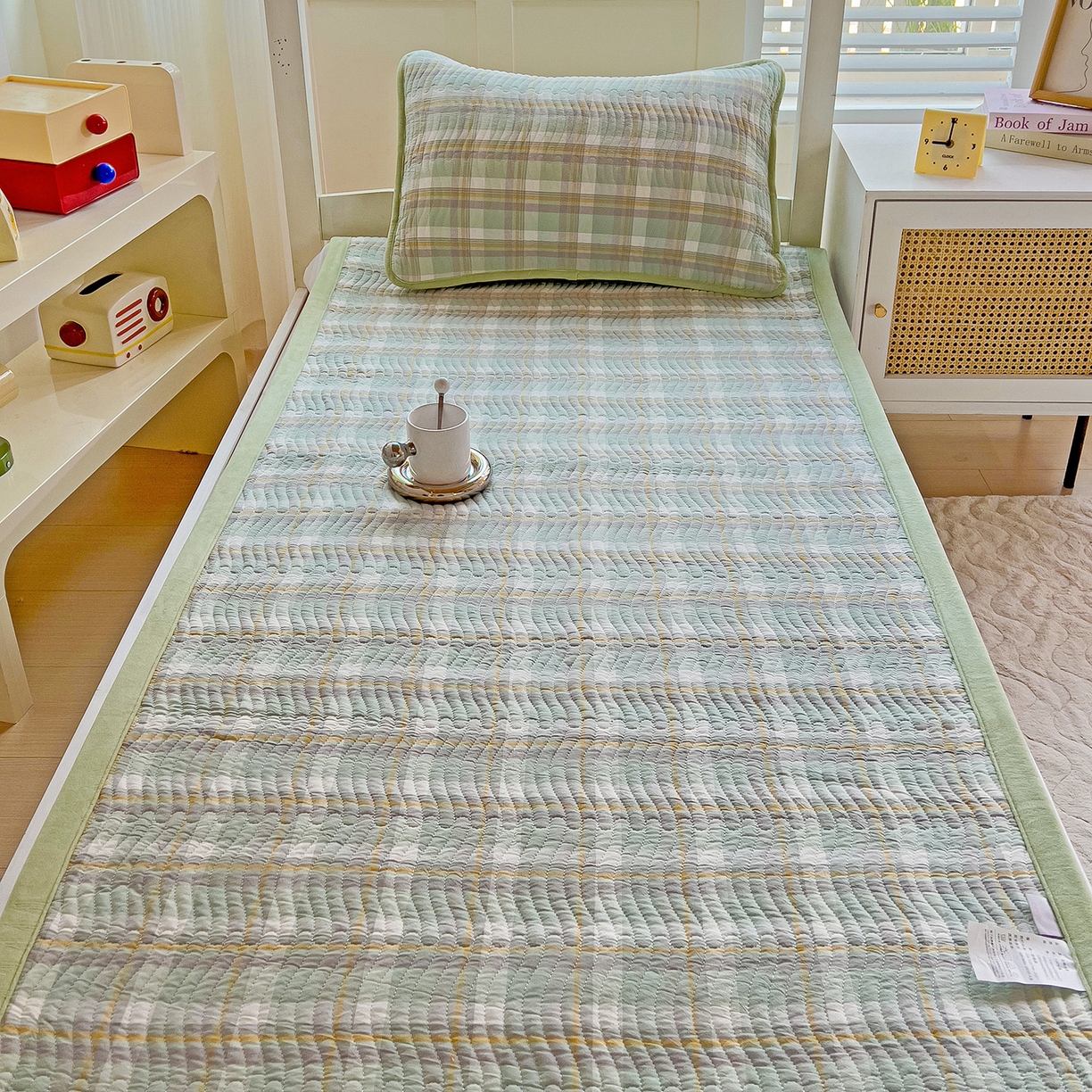 91家纺网 家纺一手货源 找家纺 乐野家居 2025新款开学季 A类全棉水洗棉+宝宝绒学生床盖三件套（多功能被套） 绿中格