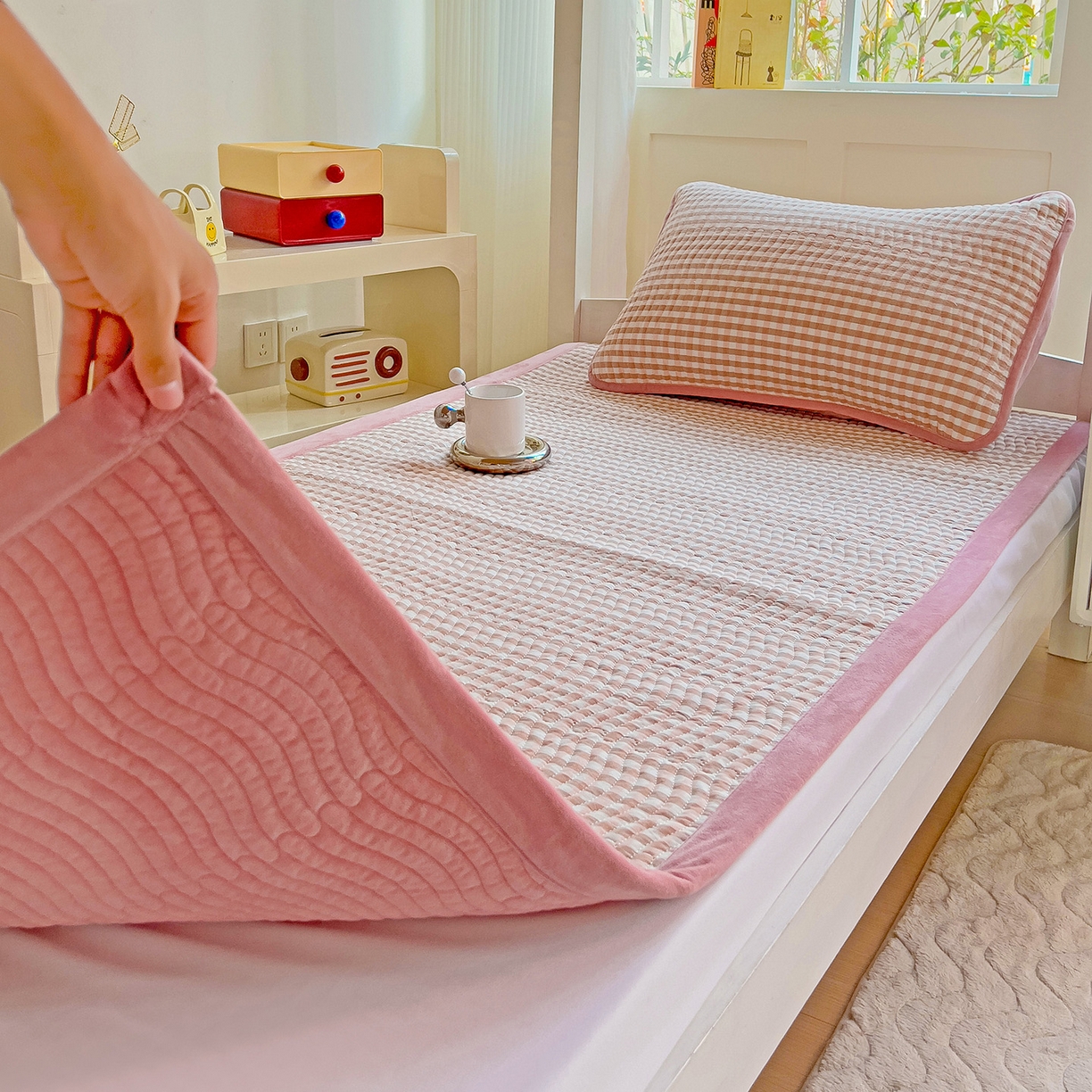 91家纺网 家纺一手货源 找家纺 乐野家居 2025新款开学季 A类全棉水洗棉+宝宝绒学生床盖三件套（多功能被套） 豆沙小格